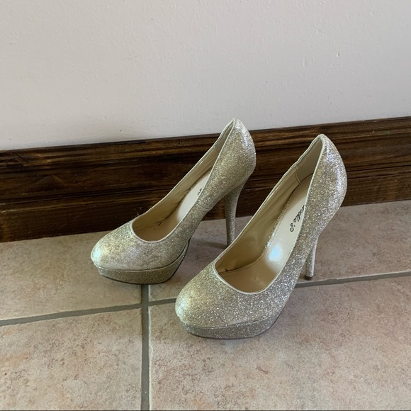 Gold Sparkly Heels Size 8 - Picture 1 of 4